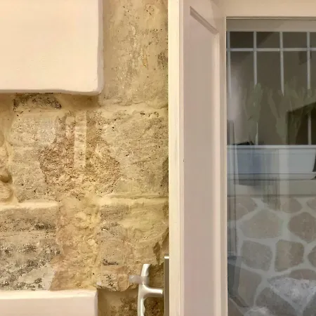 Nesh House * Syracuse